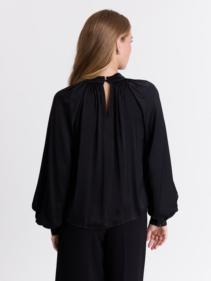 7514021 ID2 svart_sateng 31_Mira bluse ID2_Mira bluse ID2 7514021.jpg_