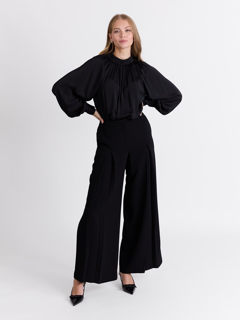 7514021 ID2 svart_sateng 37_Mira bluse ID2_Mira bluse ID2 7514021.jpg_